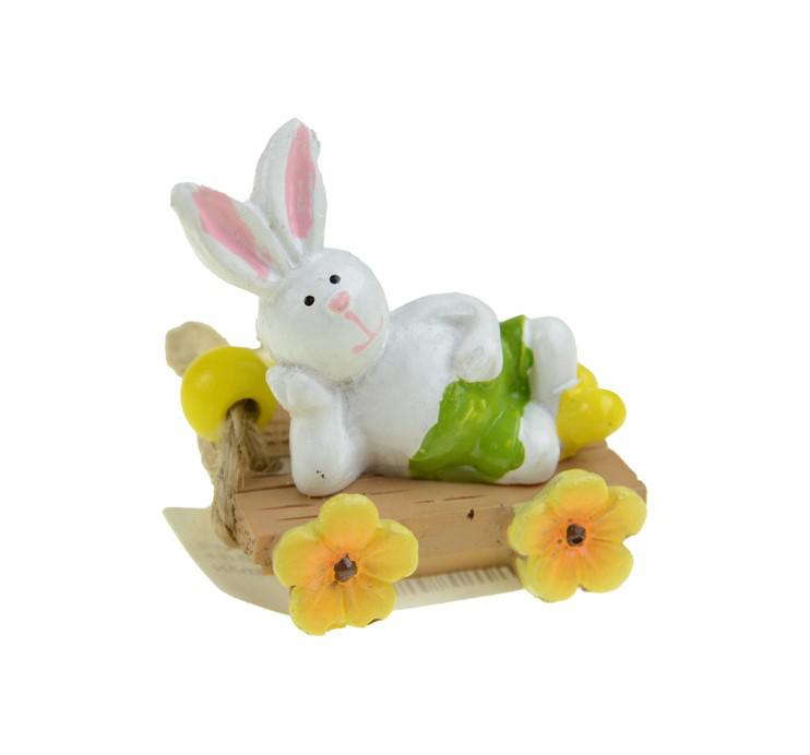 Figura nyúlfiú poly 4,2*3,7*4,4cm kocsin sárga