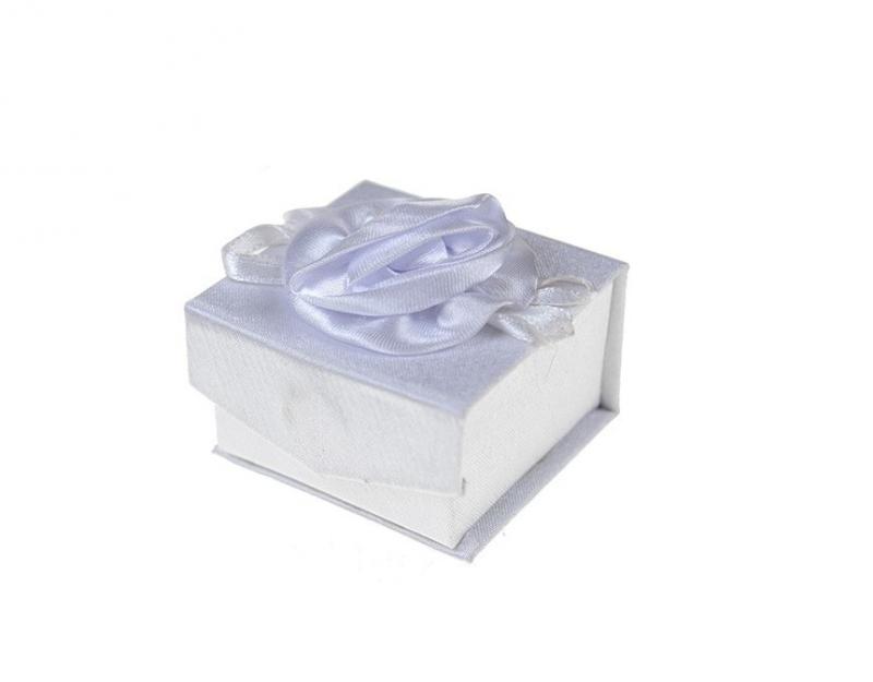 Gyűrűsdoboz szatén 5*5*3cm fehér