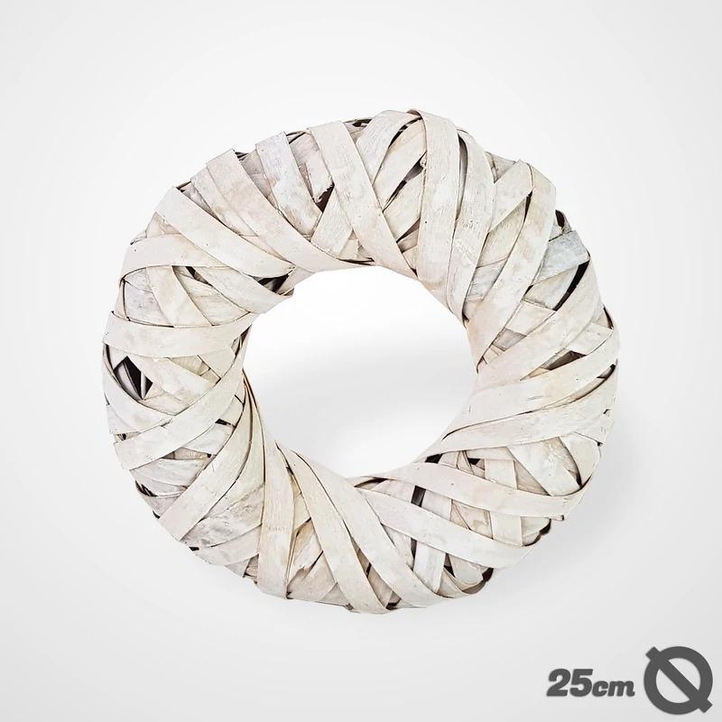 Háncskoszorú fémvázon 23cm