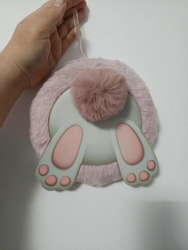 Húsvéti rózsaszín szőrmés koszorú 15 cm nyuszi popó koszorúközéppel