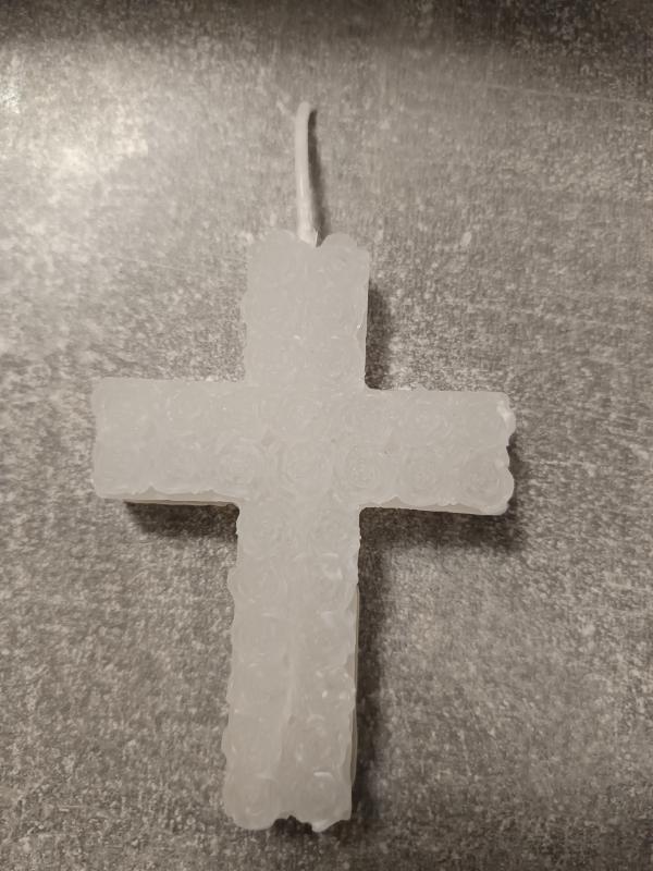 Kereszt rózsa motívumokkal