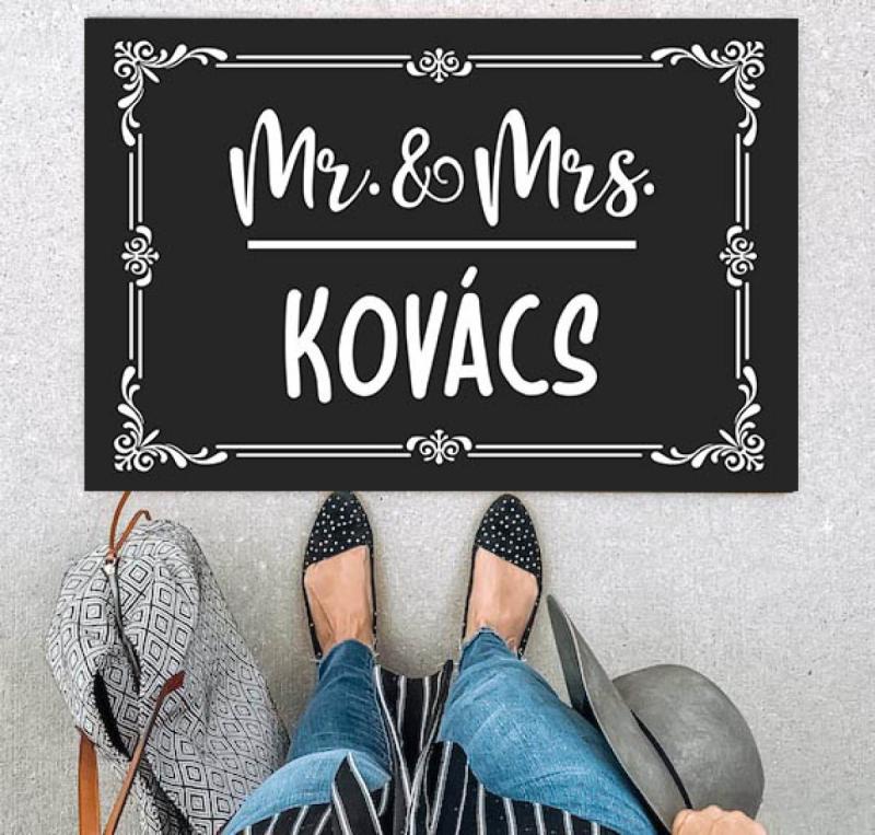 Mr & Mrs családi lábtörlő- nászajándék Egyedi Neves Ajándék