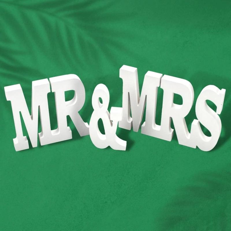 Mr & Mrs felirat fából hossz: 50cm, magasság: 16cm, vastagság:2cm