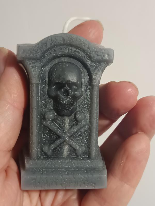 Sírkő halálfejes kézműves gyertya 6x5cm