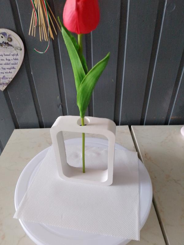 Szögletes váza Loft stílusú, modern szögletes váza