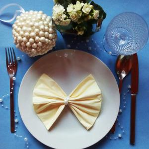 Csokornyakkendő hajtogatott szalvéta