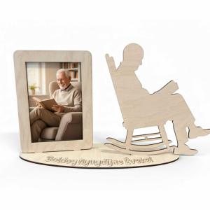 Egyedi Lézerkivágott Fa Képkeret – „Boldog Nyugdíjas Éveket” (Férfi sziluettel) - Ajándék Nyugdíjba Vonulás Alkalmára