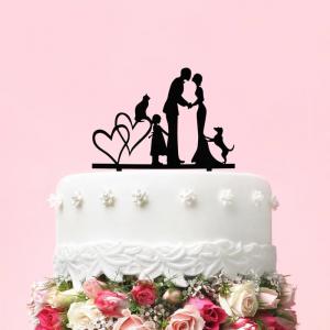 Esküvői tortadísz – Anya és Apa csókja, kisgyermekkel, kutyával, macskával és szív motívummal – fekete