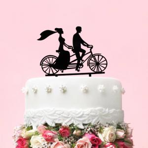 Esküvői tortadísz fekete- biciklis pár