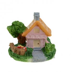 Figura ház poly 5,7*4,9*4,6cm kerttel rózsaszín