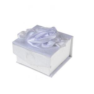 Gyűrűsdoboz szatén 5*5*3cm fehér