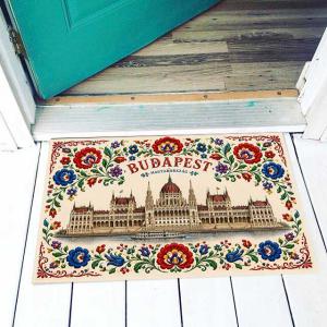 Hungary Lábtörlő - Budapest Magyarország lábtörlő kalocsai mintával 40×60 cm – Parlament magyar ajándék