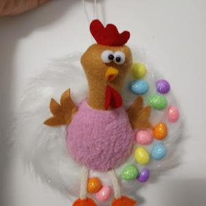 Húsvéti fehér szőrmés koszorú tojással és csirkével 15 cm