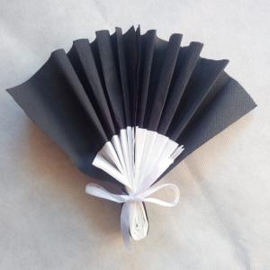 Kétszínű legyező hajtogatott szalvéta