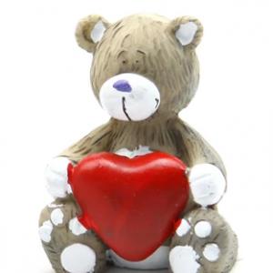 Maci figura ülő 5x4cm barna piros szívvel