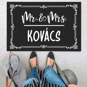 Mr & Mrs családi lábtörlő- nászajándék Egyedi Neves Ajándék