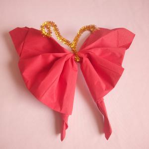 Pillangó hajtogatott szalvéta