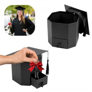 Prémium Fekete Ballagási Kalap Díszdoboz – Elegáns Meglepetés a Nagy Napra