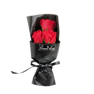 Szappanrózsa csokor 3 szál piros 24cm fekete elegáns díszcsomagolásban