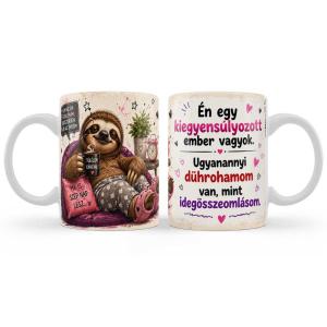 Vicces Születésnapi Bögre – Én Egy Kiegyensúlyozott Ember Vagyok – Humoros Ajándék Lajhárral