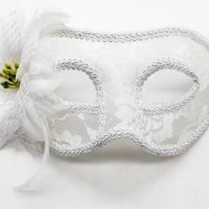 Virágos csipke szemálarc - fehér