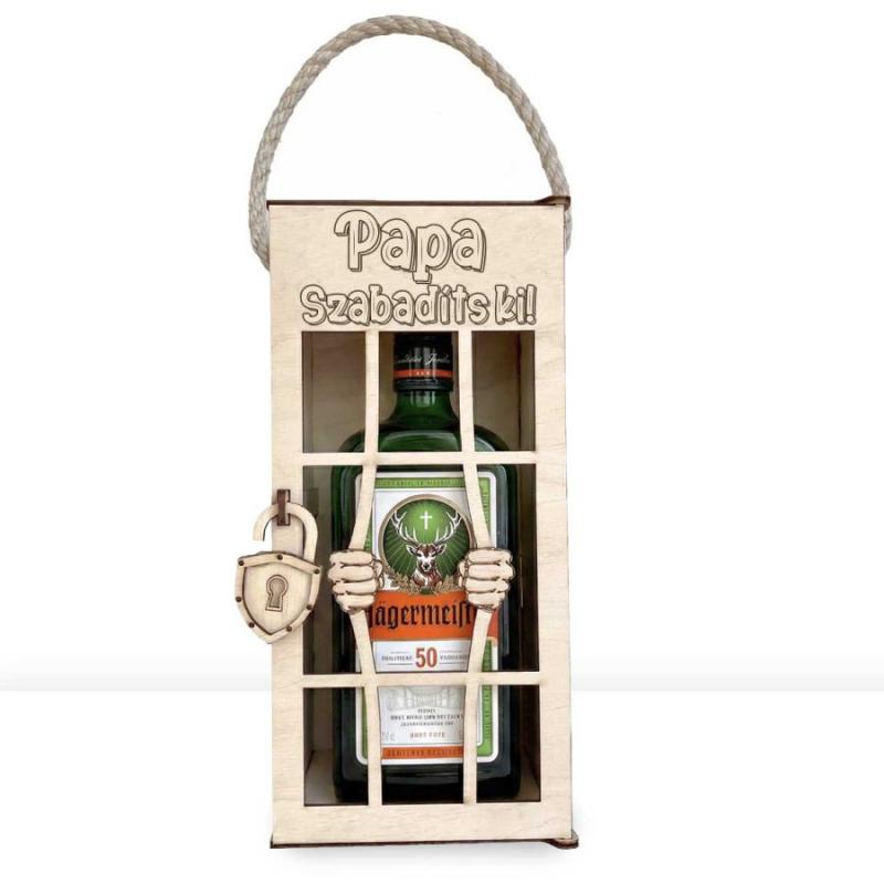 Vicces Börtönös Italos Díszdoboz Fa Italtartó 0,7 l Italokhoz - Papa Szabadíts ki! felirattal Gravírozva - Ajándék Nagypapának