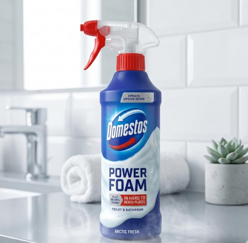 Domestos Power Foam Arctic Fresh WC és Fürdőszoba Tisztító Hab (435 ml) – Aktív Hab a Nehezen Elérhető Helyekre