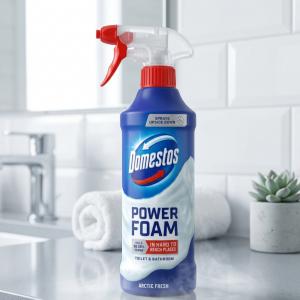 Domestos Power Foam Arctic Fresh WC és Fürdőszoba Tisztító Hab (435 ml) – Aktív Hab a Nehezen Elérhető Helyekre