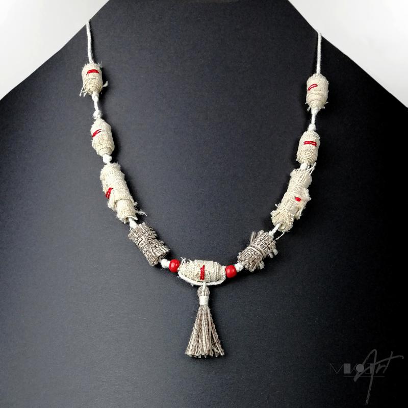 ● Textilnyaklánc varrott textilgyöngyökkel és kis bojttal●