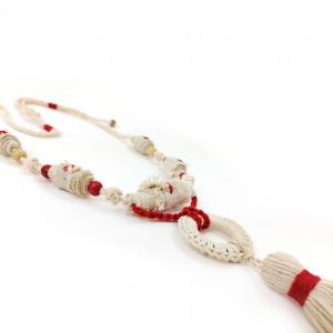 ● Hosszú textilnyaklánc, horgolt medállal, bojttal●