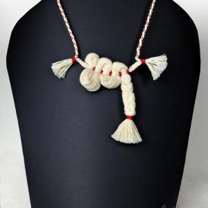 ● Textus szövött textilnyaklánc fonott bojttal●