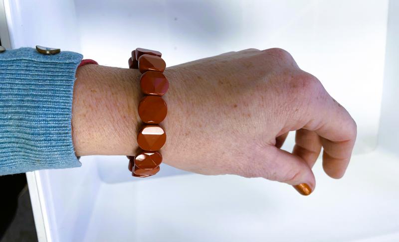 A Harmónia Geometriája – Sokszög fazonú vörös jáspis karkötő