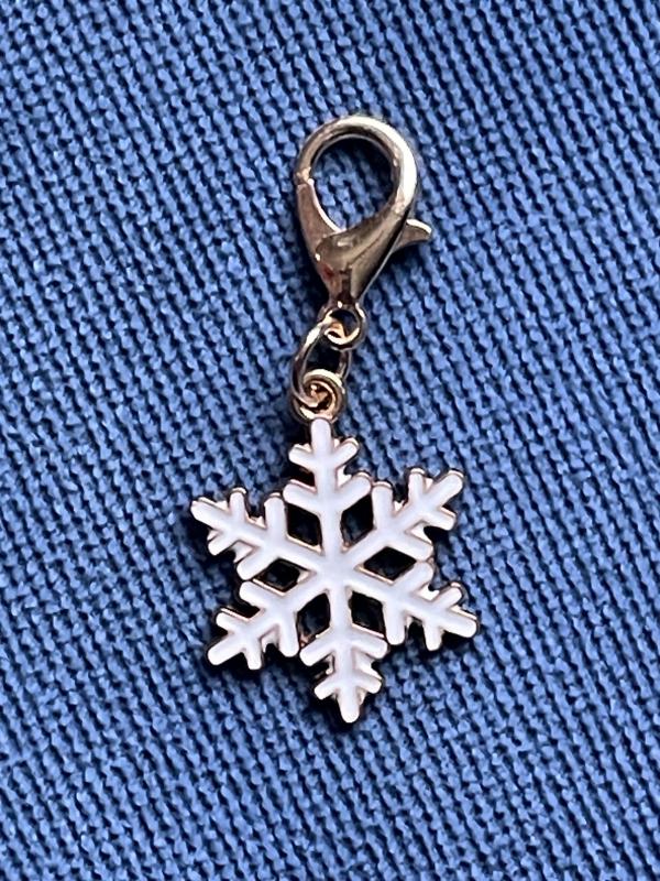 Aranyló Hópehely – Fehér tűzzománc kulcstartó charm dísz