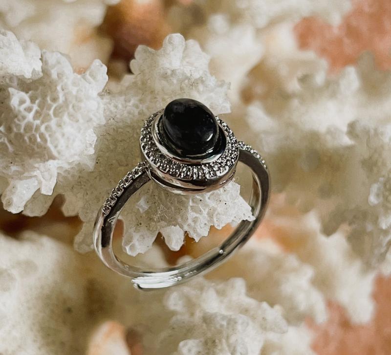 Belső Iránytű – Állítható Iolit ovális gyűrű