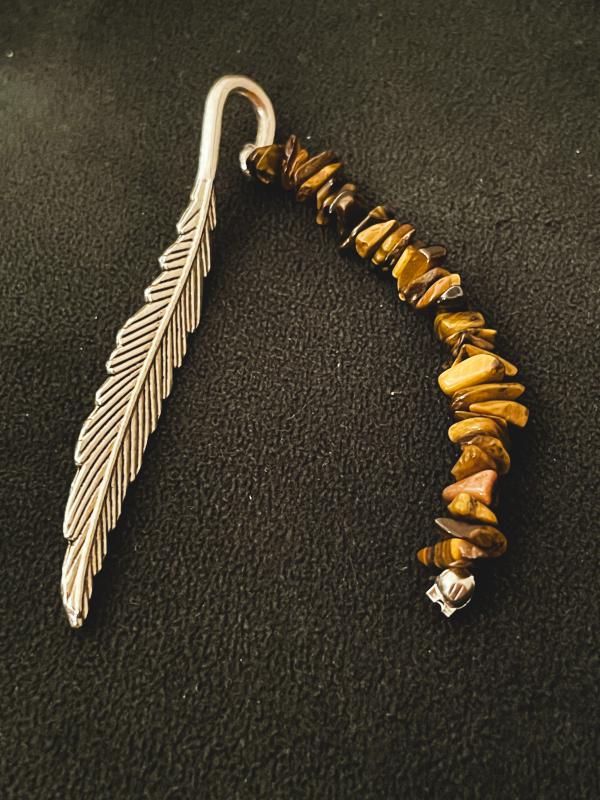 Bölcs Tekintet – Természetközeli Tigrisszem Ásvány Könyvjelző