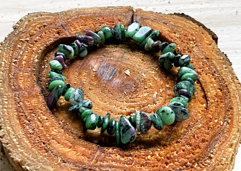 Élő Tűz – Természetközeli rubin zoizit karkötő