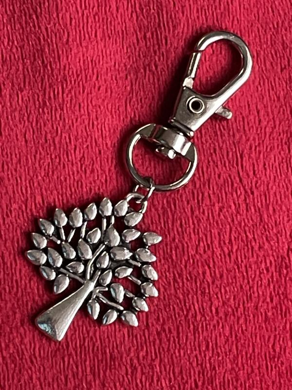 Ezüst Életfa Kulcstartó charm – A stabilitás és növekedés szimbóluma