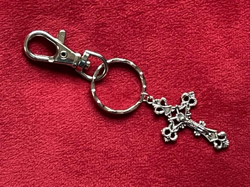 Ezüst Kereszt Kulcstartó – Hit és védelem szimbóluma