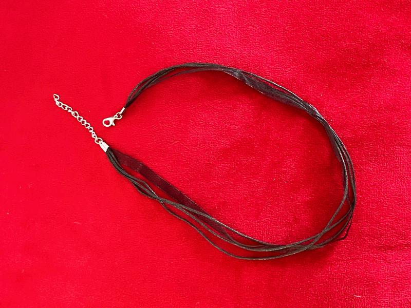 Fekete Organza Nyaklánc – Elegáns Védelem