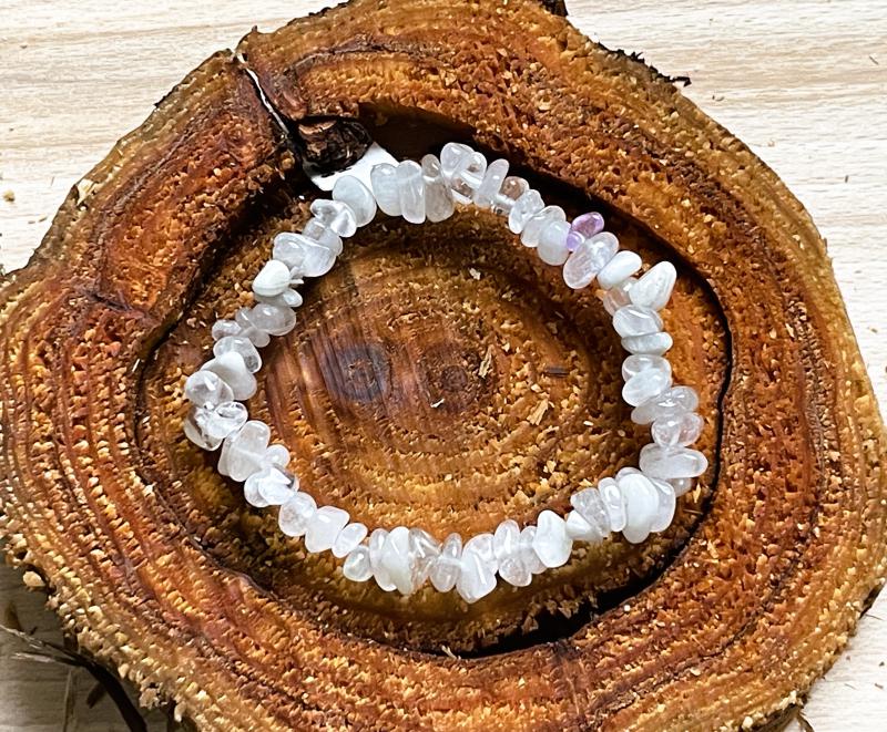 Holdbéli Misztikum – Természetközeli holdkő karkötő