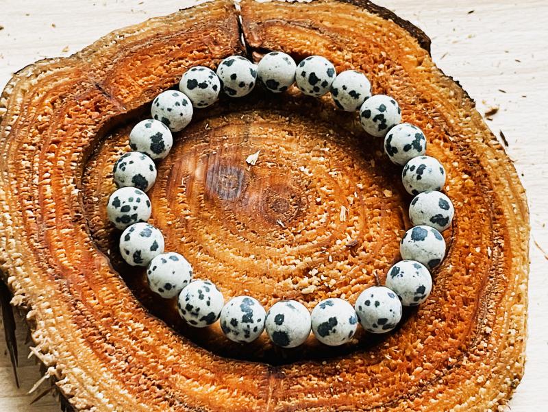 Játékos Védelem – Dalmata jáspis karkötő (8 mm)