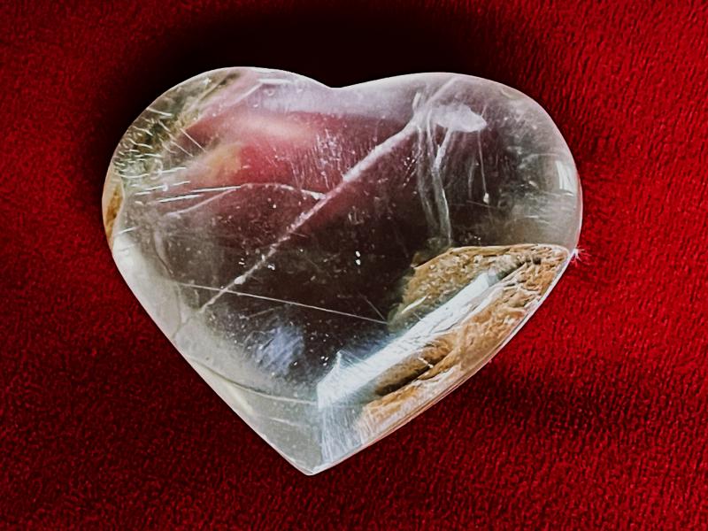 Jégbe Zárt Holdfény – Üveggel bevont szelenit szív (6-7 cm)