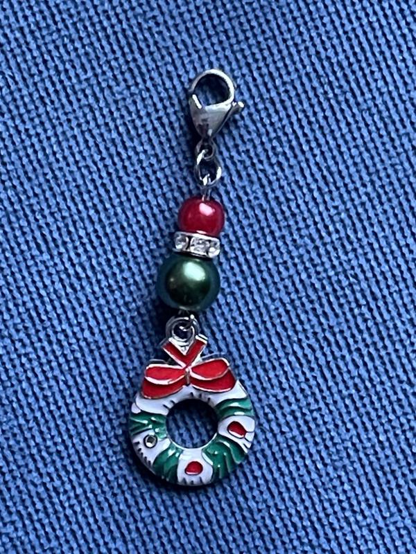 Karácsonyi Adventi Koszorú – Tűzzománc medál és kulcstartó charm