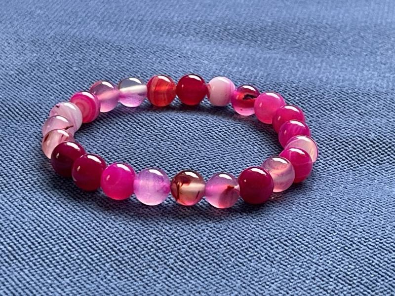 Lélekfény – Sávos pink achát karkötő