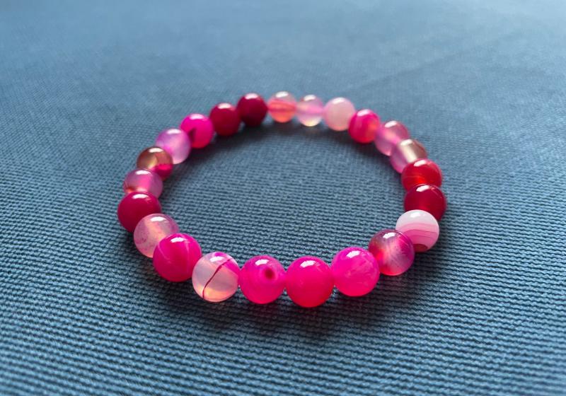 Opalit karkötő rózsaszín női gumis karkötő, 8 mm-es