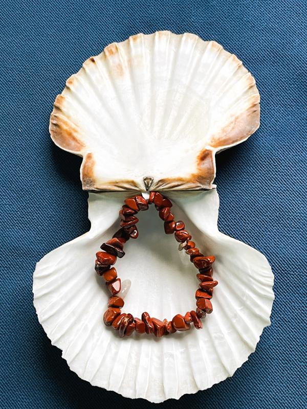 Ősi Erő – Természetközeli vörös jáspis karkötő