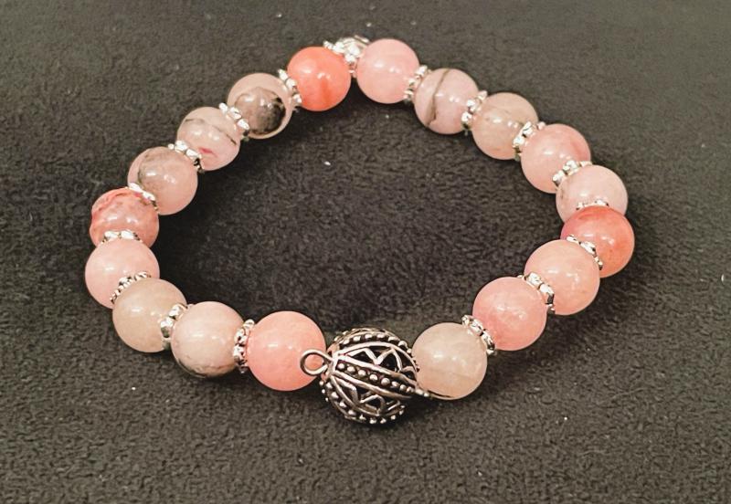 Pünkösdi Ragyogás – Pink Jáde Női Karkötő Virág Köntösben