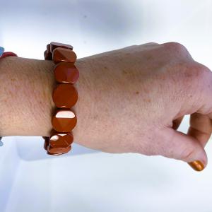 A Harmónia Geometriája – Sokszög fazonú vörös jáspis karkötő