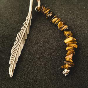 Bölcs Tekintet – Természetközeli Tigrisszem Ásvány Könyvjelző