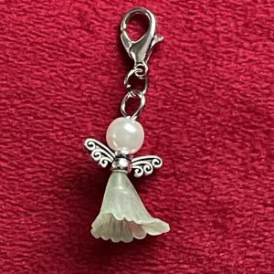 Égi Oltalom – Ezüst és zöld angyal charm dísz kulcstartóhoz